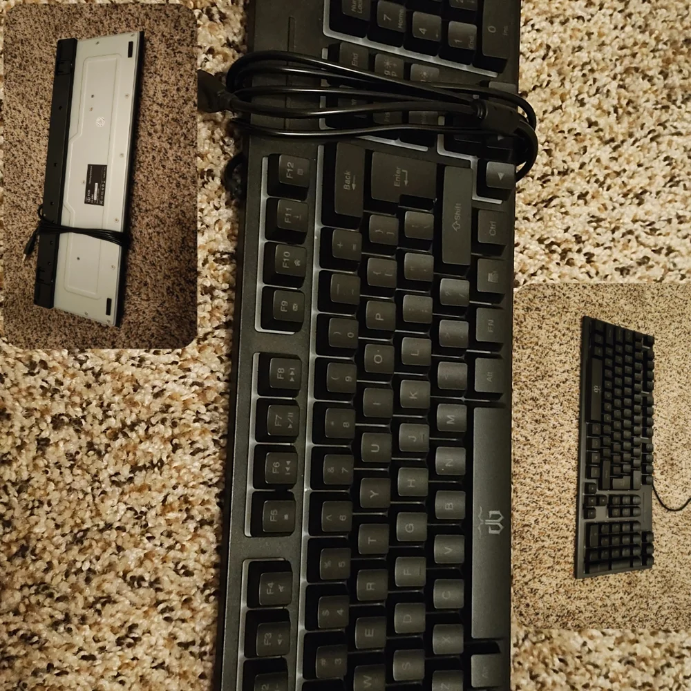balck wired keyboard